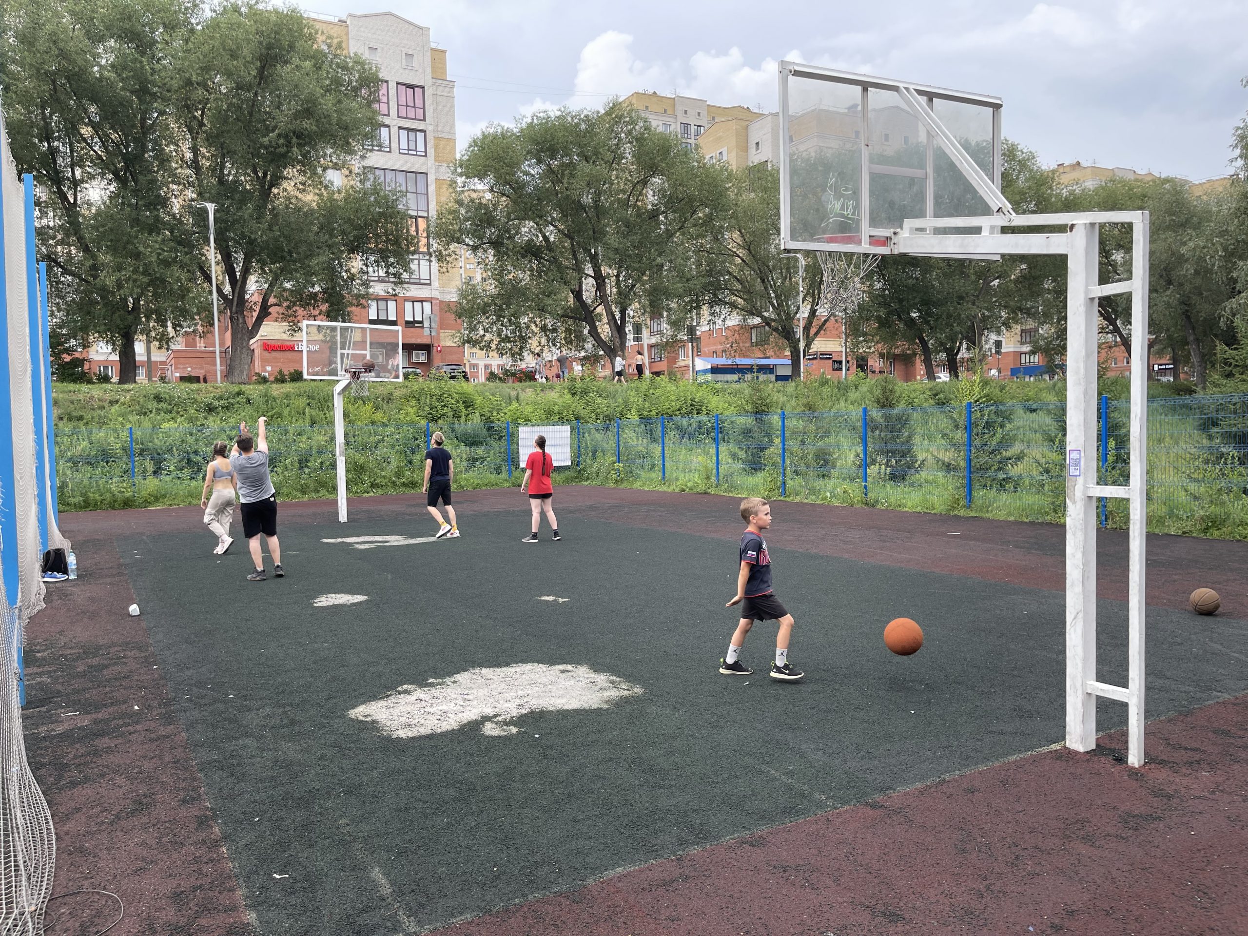 Баскетбольная площадка на ул. Красный путь, 105 к4