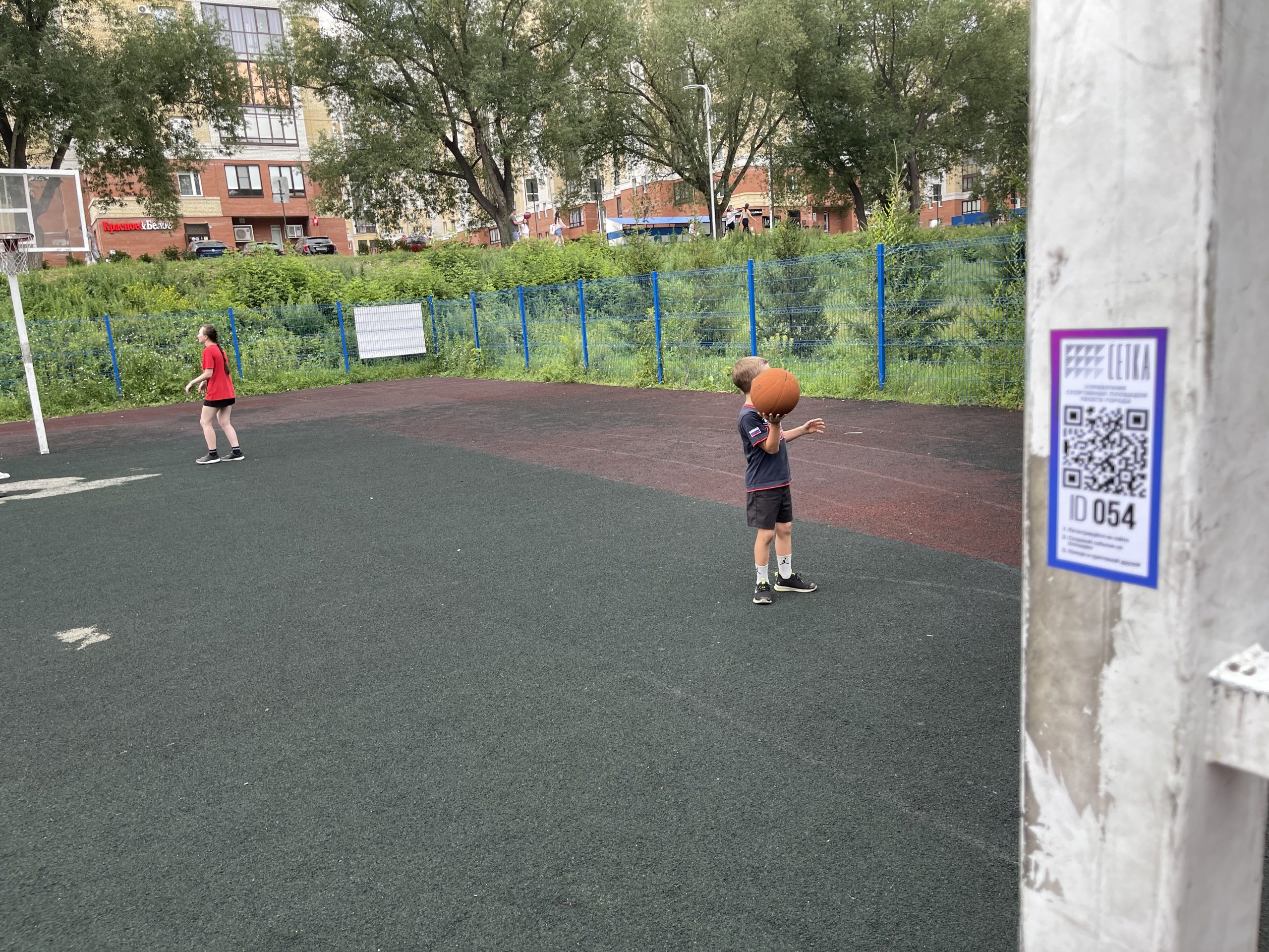 Баскетбольная площадка на ул. Красный путь, 105 к4
