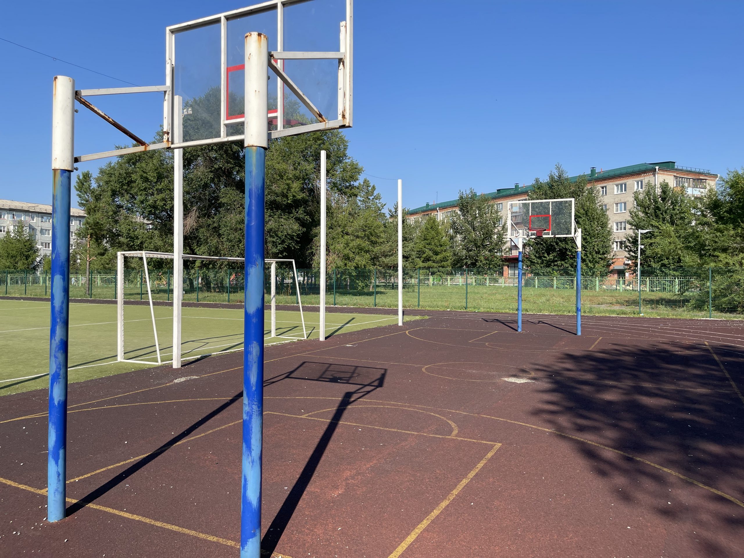 Баскетбольная площадка возле Школы №11
