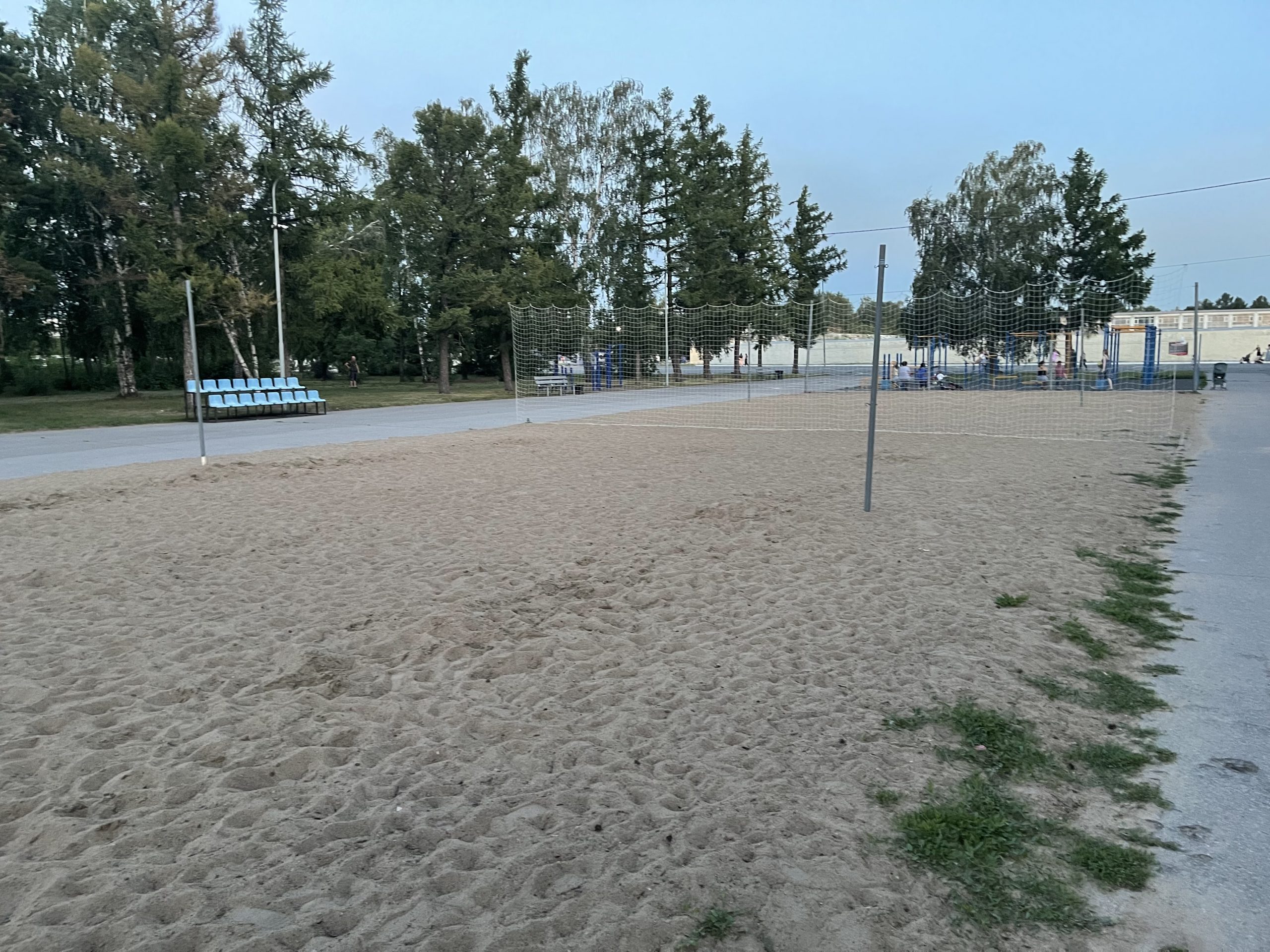 Волейбольные площадки возле стадиона «Красная Звезда»