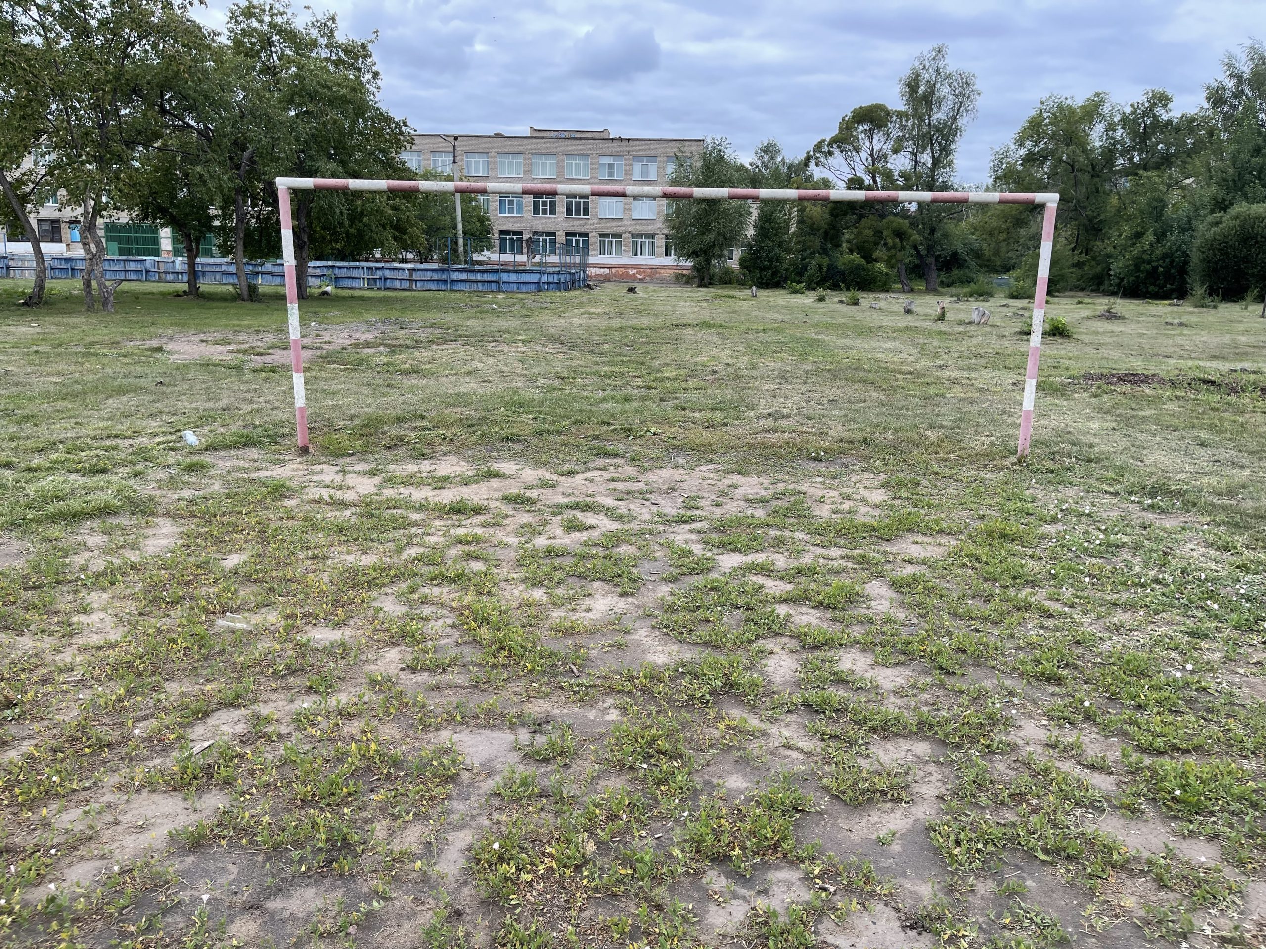 Футбольное поле возле Лицея №25