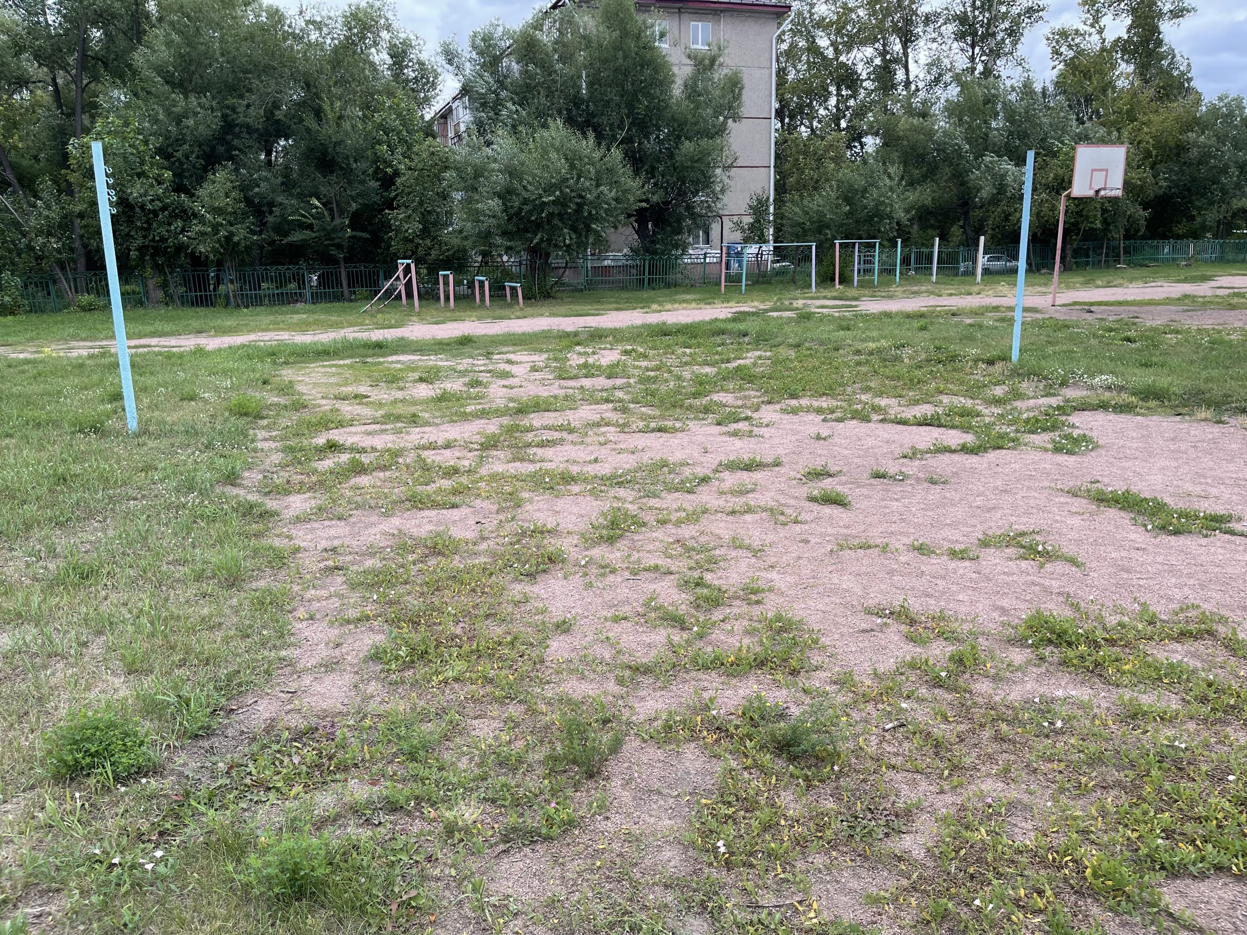 Волейбольная площадка возле Лицея №25