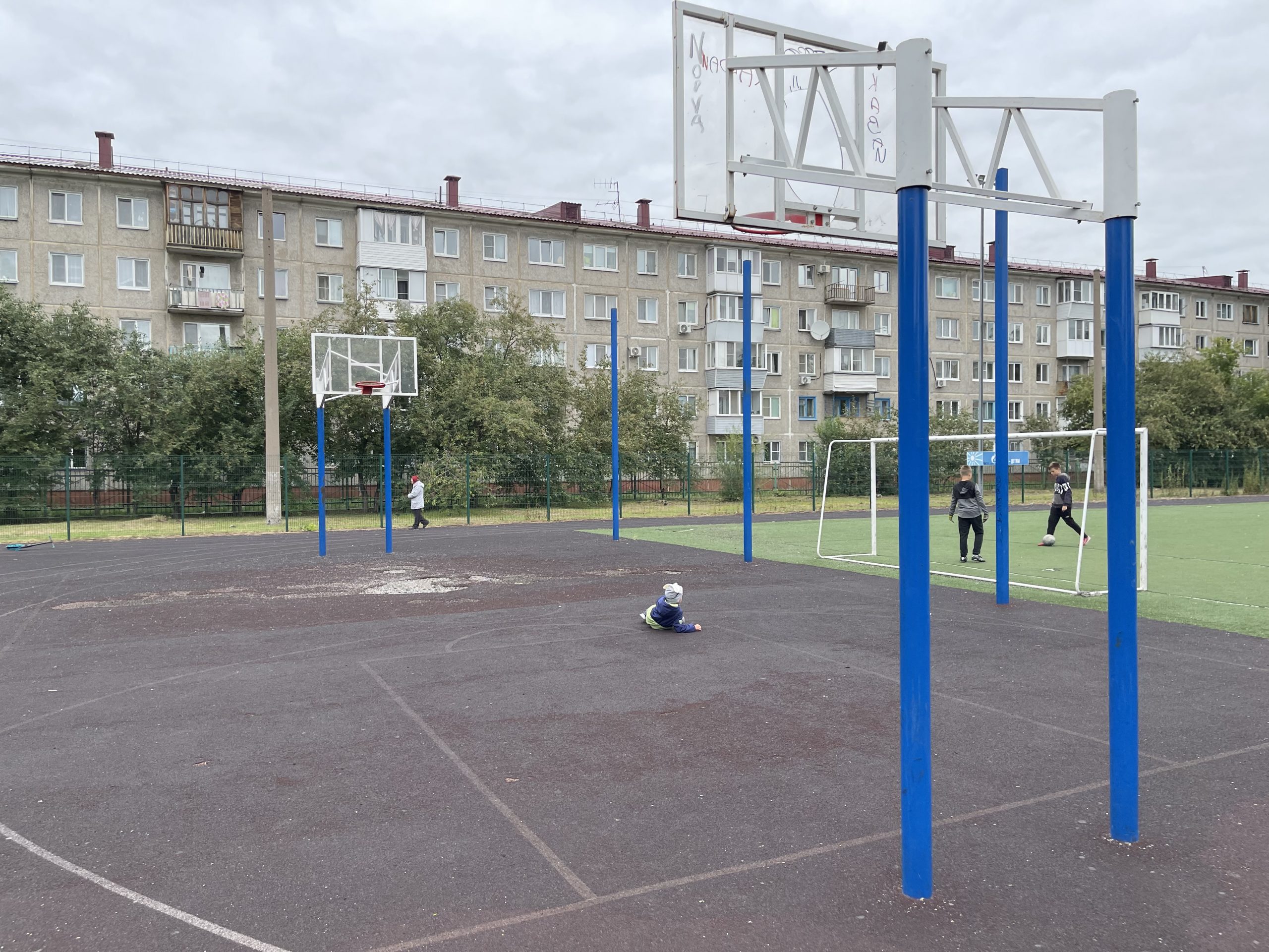 Баскетбольная площадка возле Школы №41