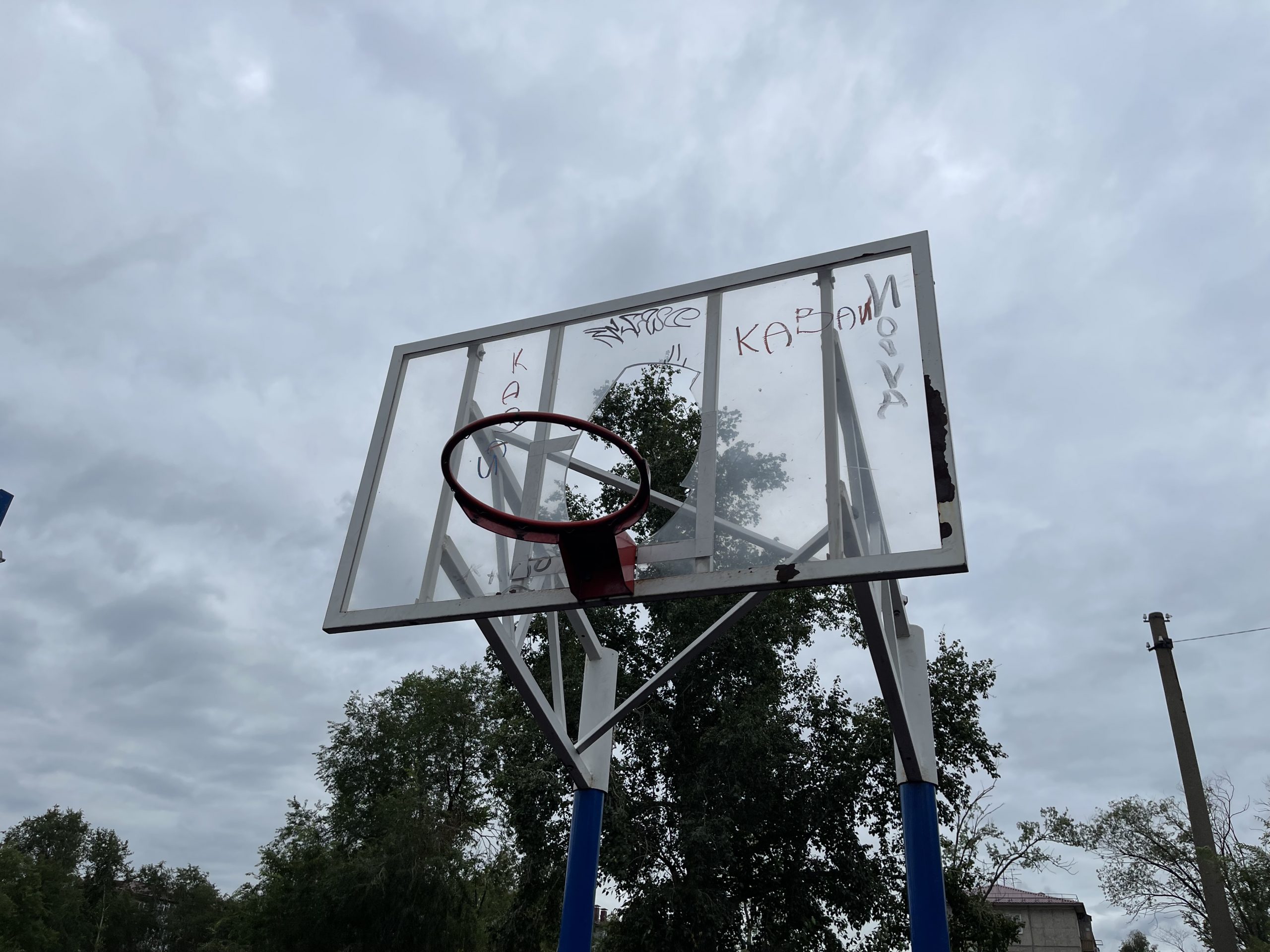 Баскетбольная площадка возле Школы №41