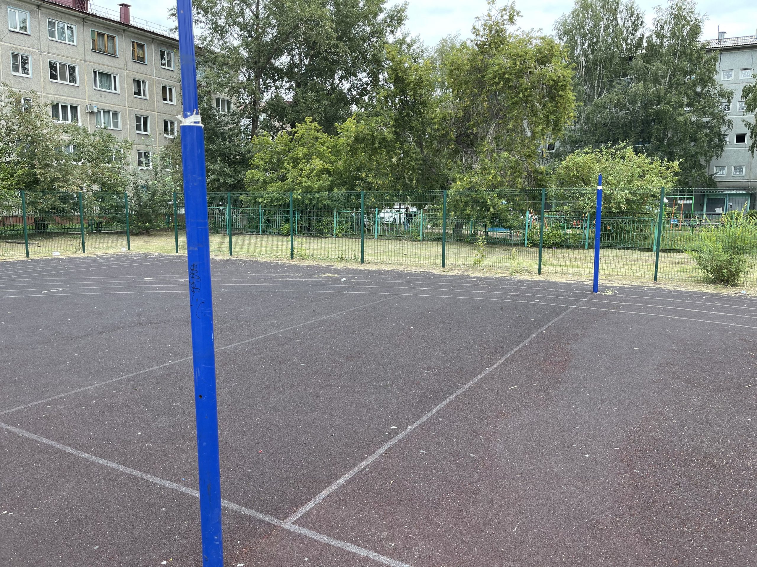 Волейбольная площадка возле Школы №41