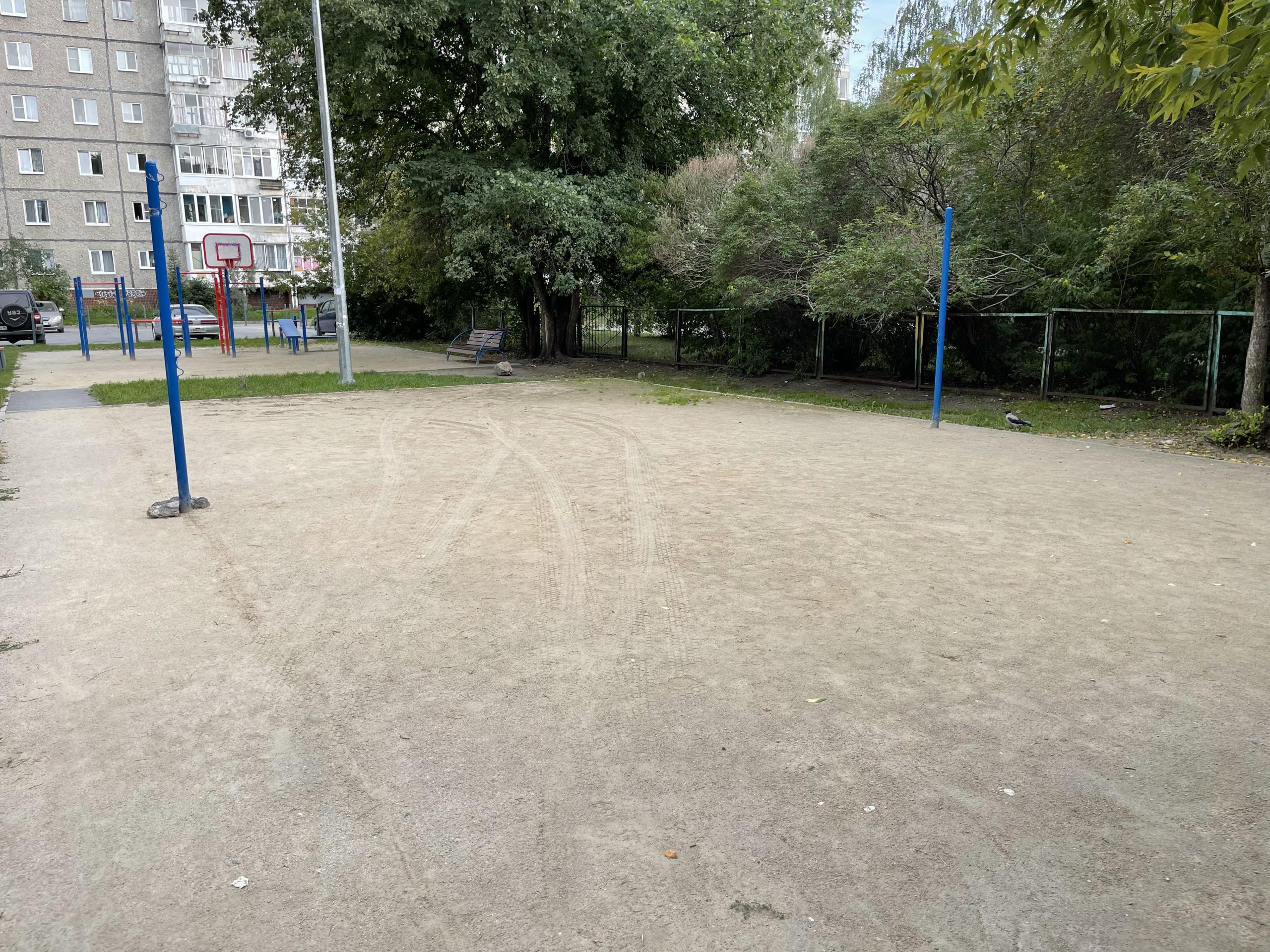 Волейбольная площадка на ул. Волгоградская, 43