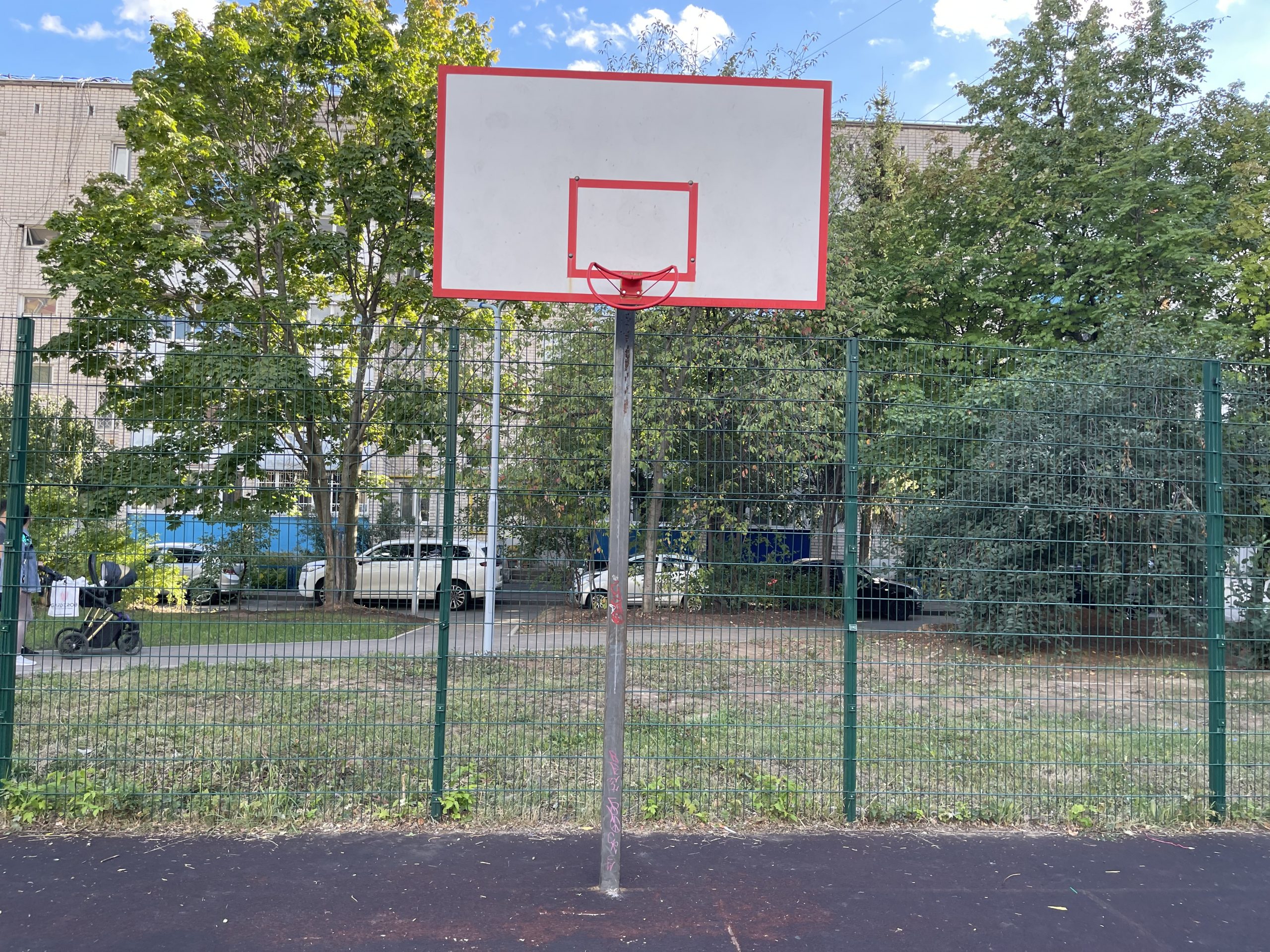 Баскетбольная площадка на ул. Хусаина Мавлютова, 31