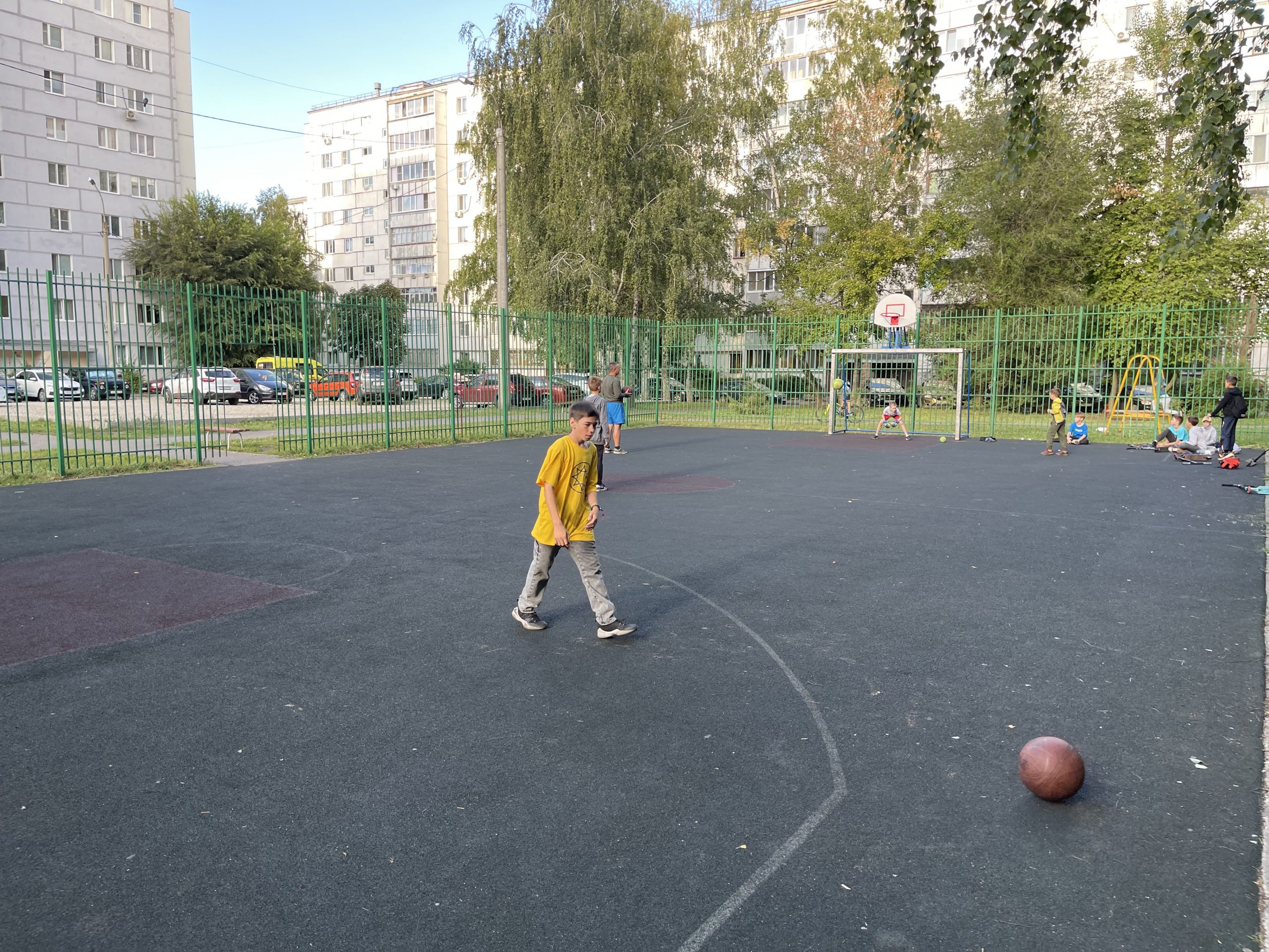 Спортивная площадка на ул. Юлиуса Фучика, 34