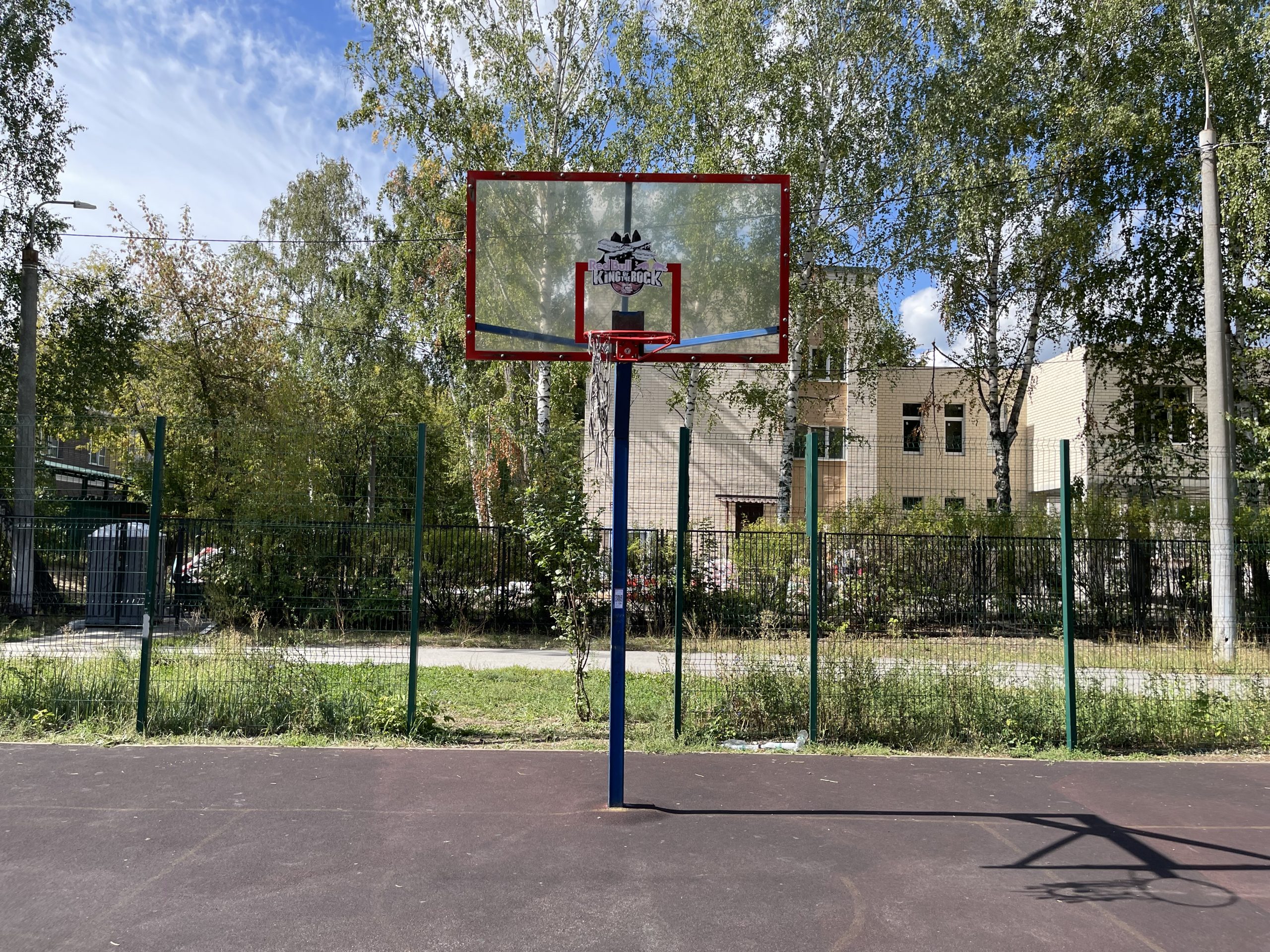 Баскетбольная площадка на ул. Серова, 12А