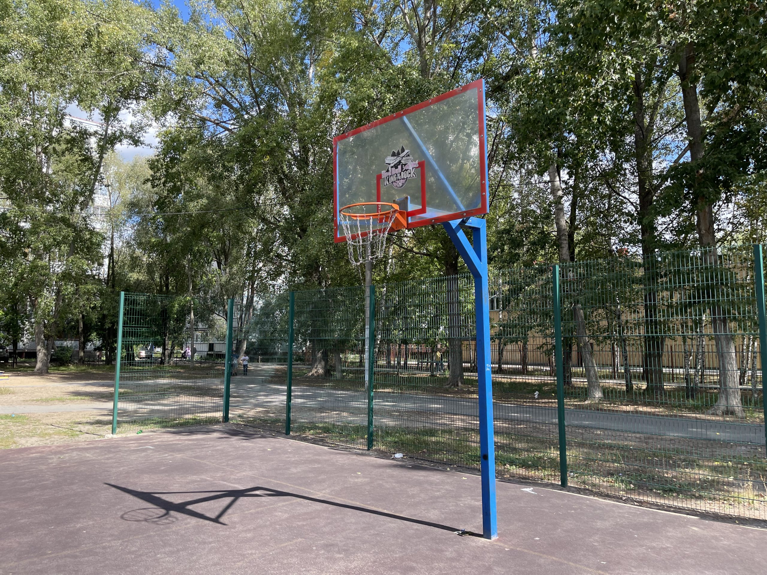 Баскетбольная площадка на ул. Серова, 12А