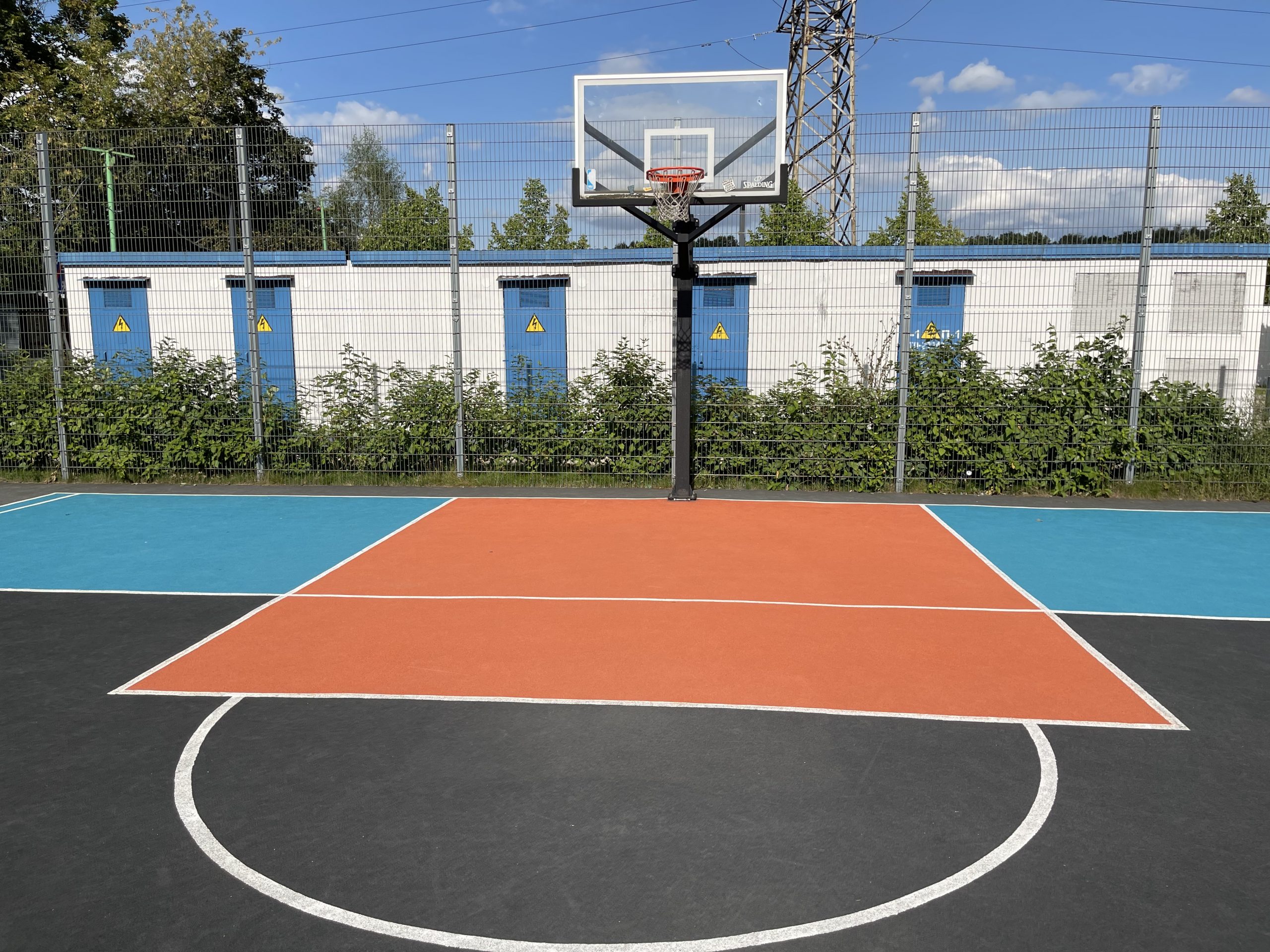 Баскетбольная площадка на ул. Черняховского, 19
