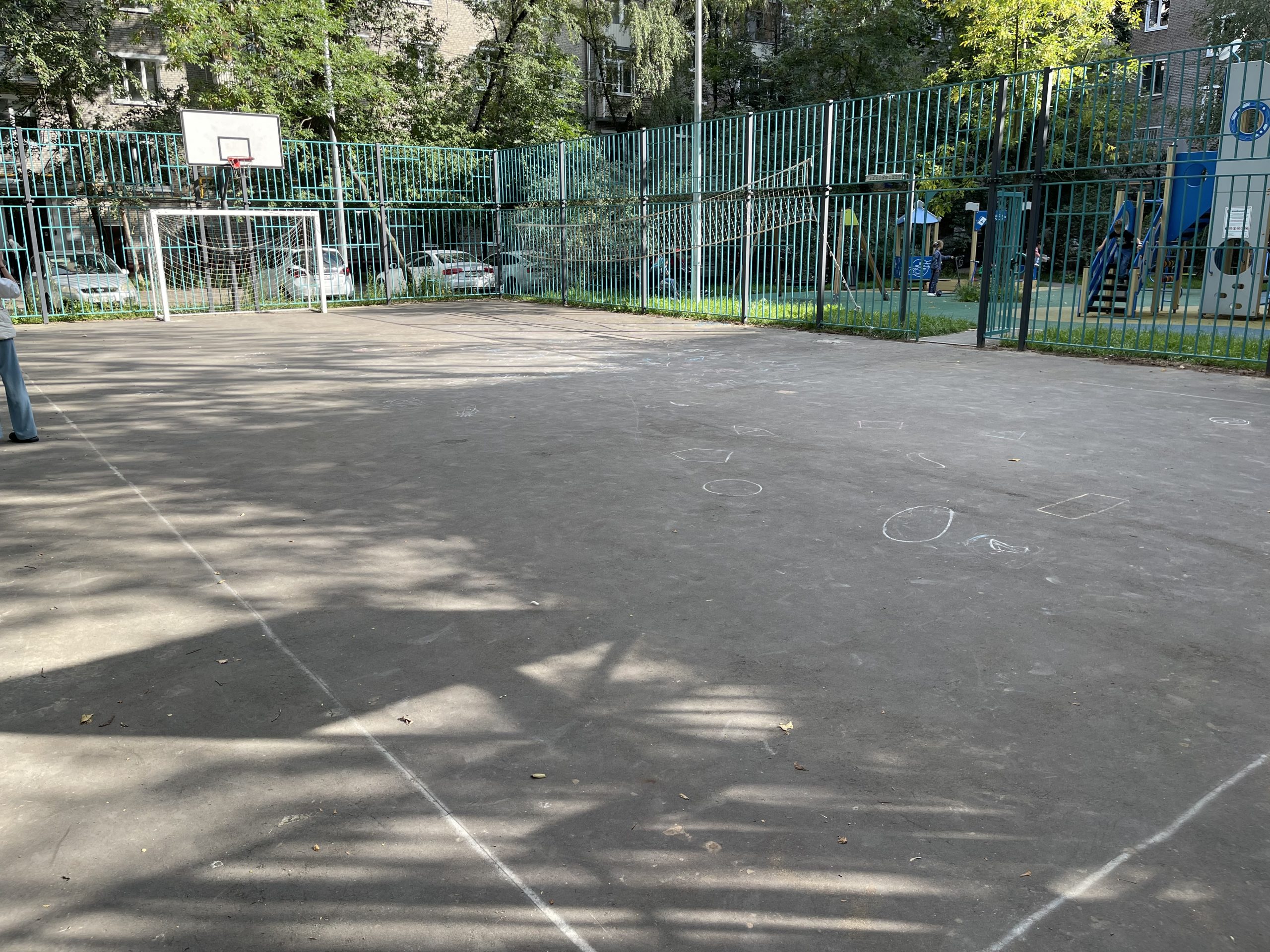 Баскетбольная площадка на ул. Усиевича, 23
