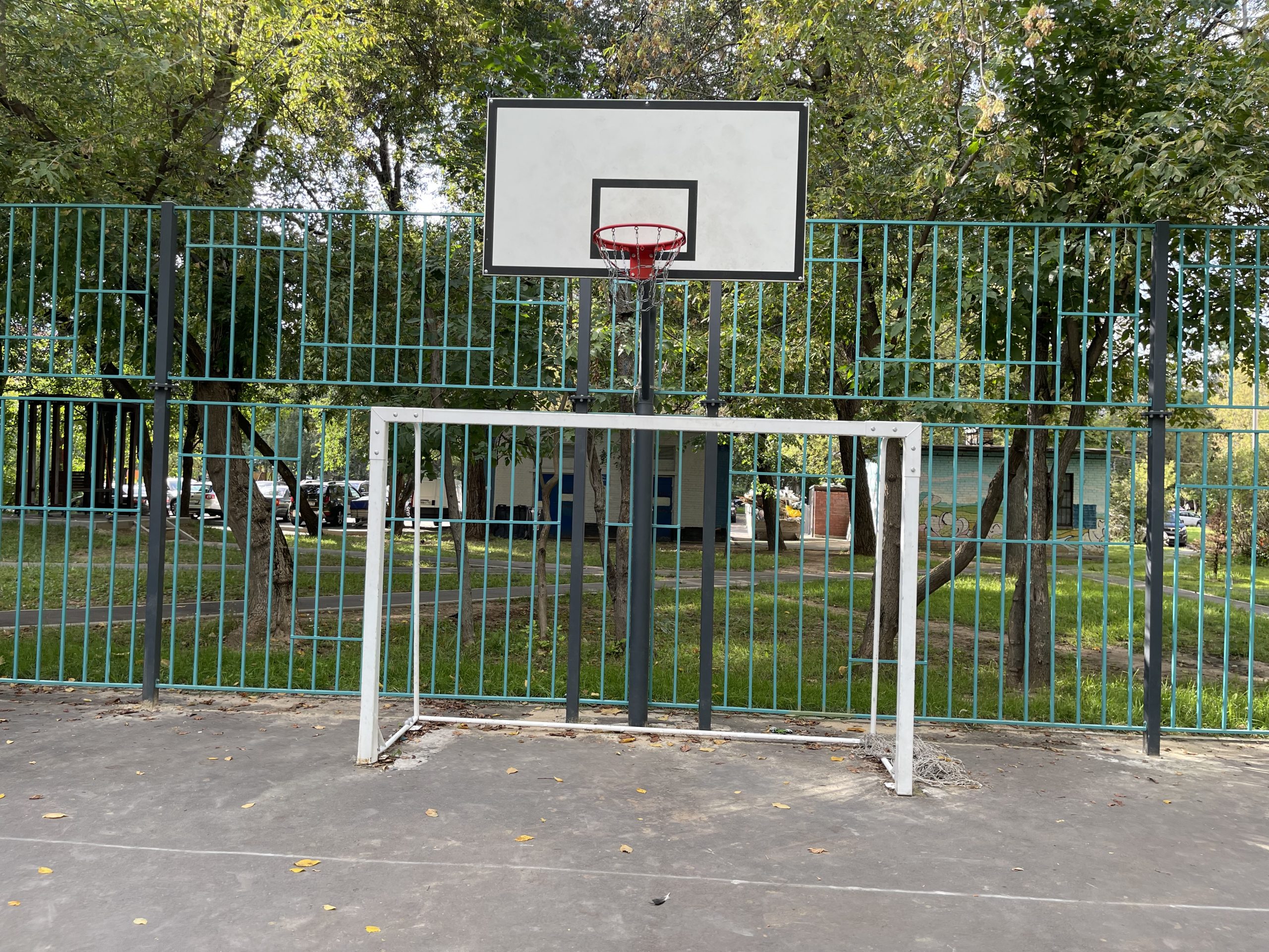 Баскетбольная площадка на ул. Усиевича, 23