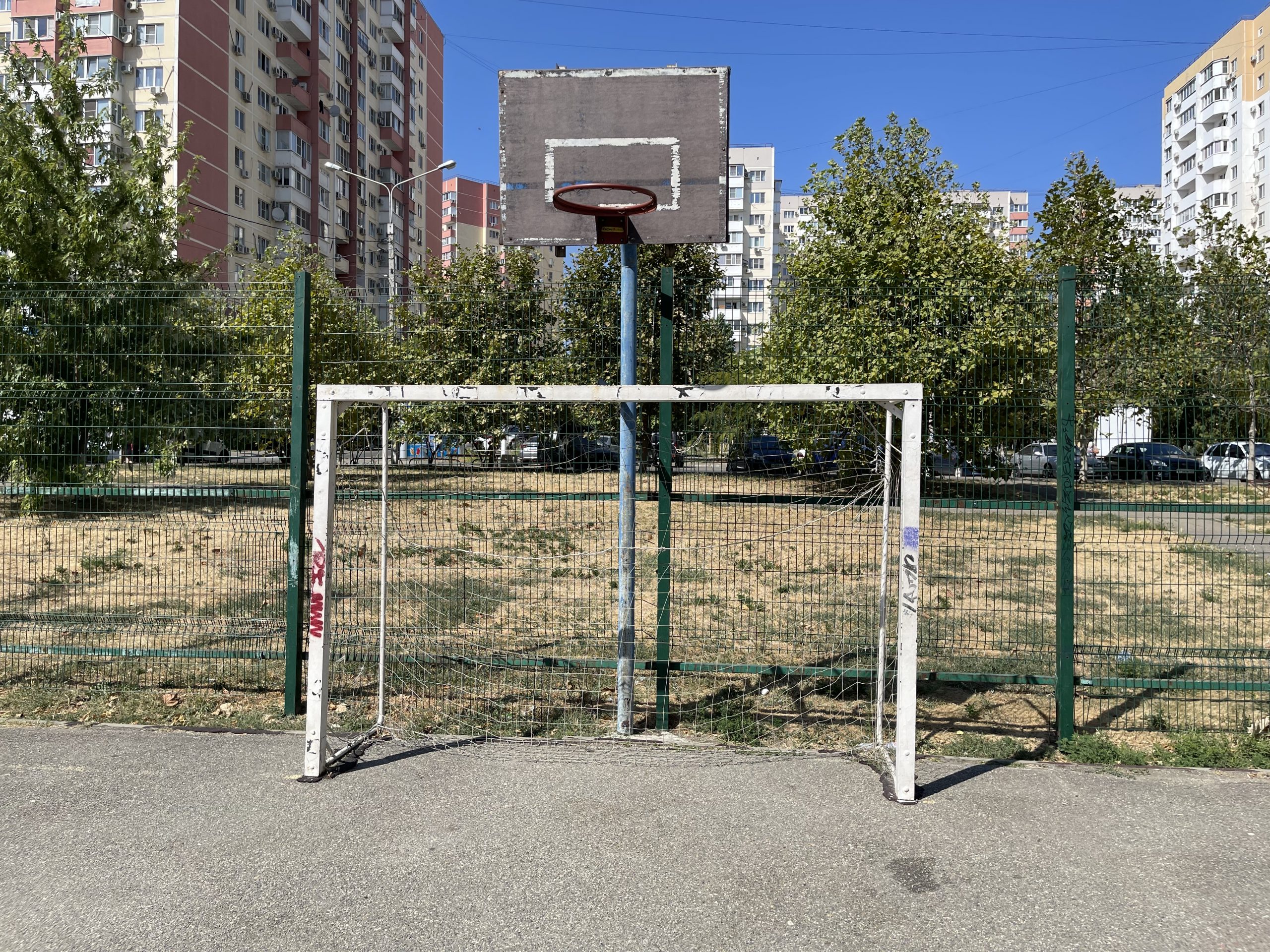 Баскетбольная площадка на ул. имени 40-летия Победы, 99
