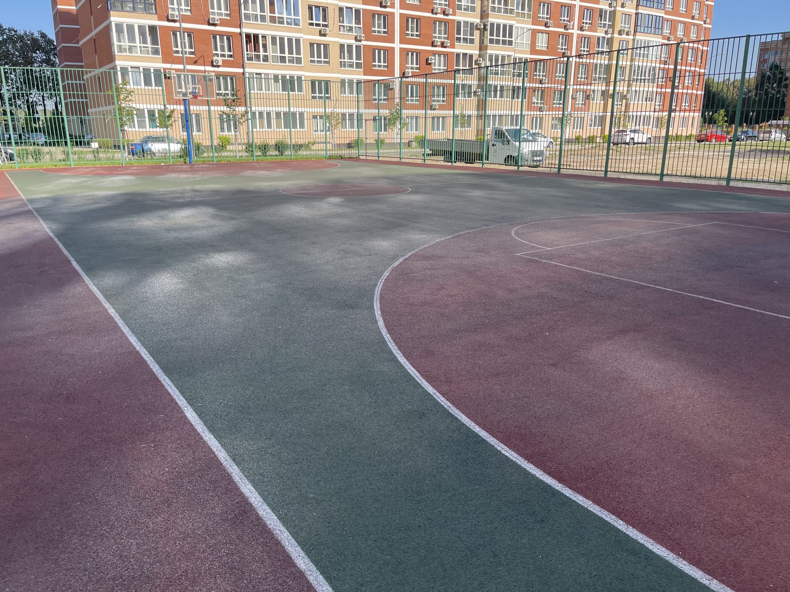 Баскетбольная площадка на ул. Героев-Разведчиков, 6к2