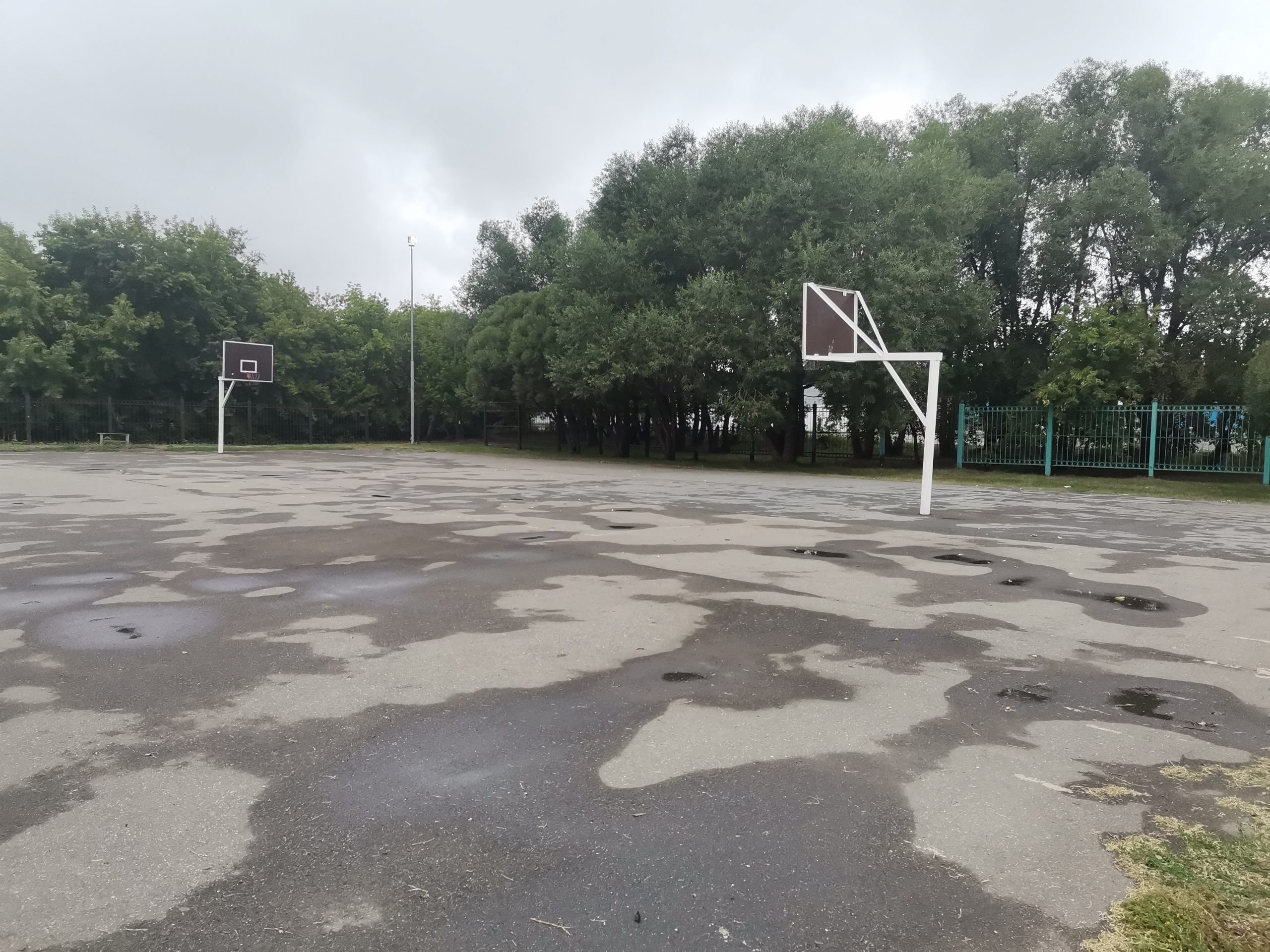Баскетбольная площадка на ул. Мельничная, 4