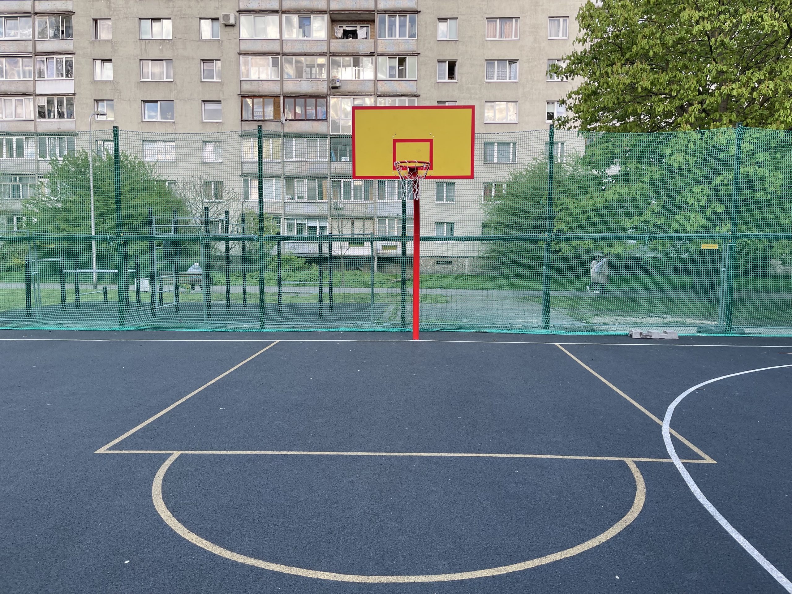 Баскетбольные площадки на ул. Богдана Хмельницкого 24