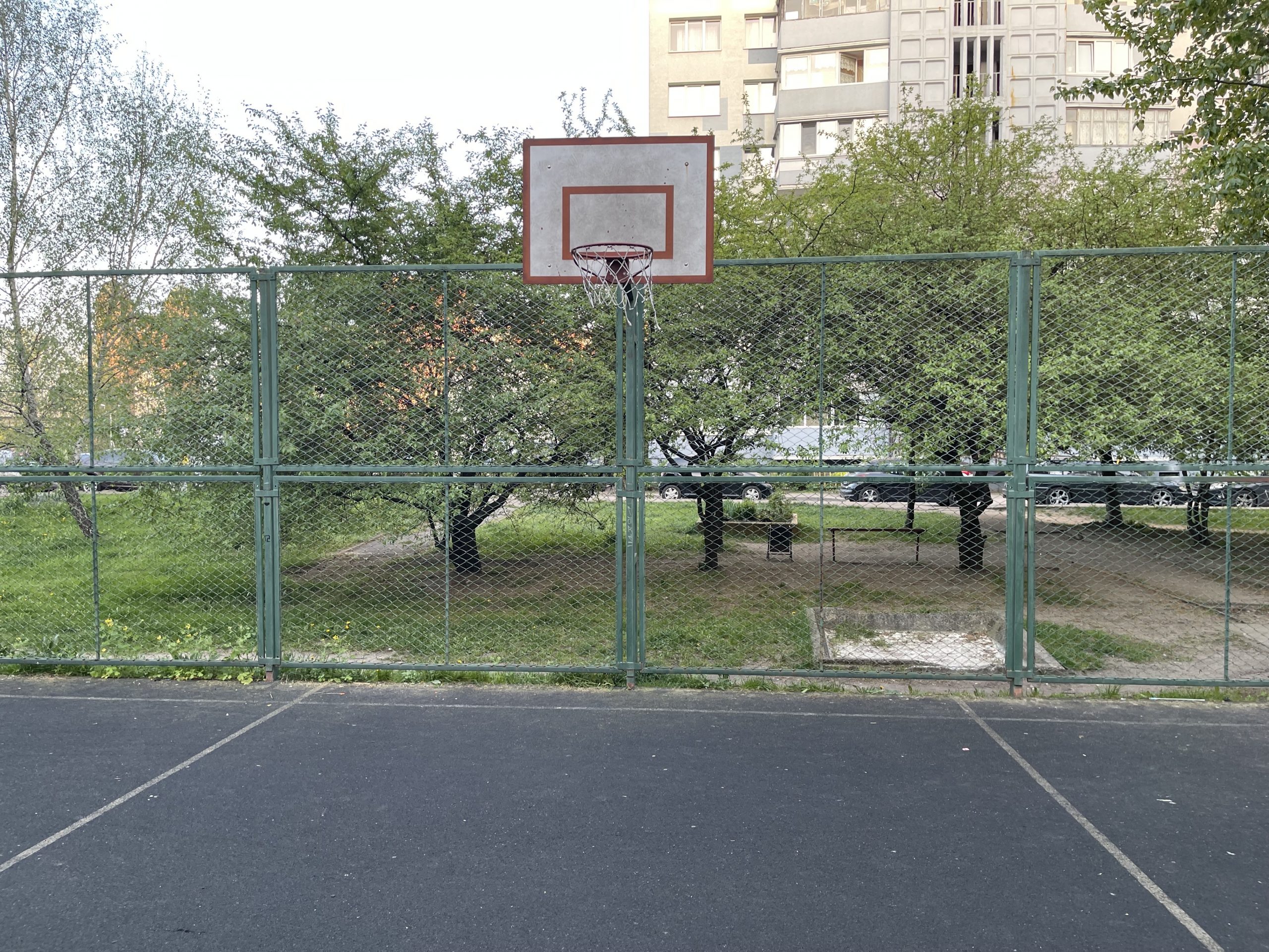 Баскетбольные площадки на ул. набережная Генерала Карбышева, 6