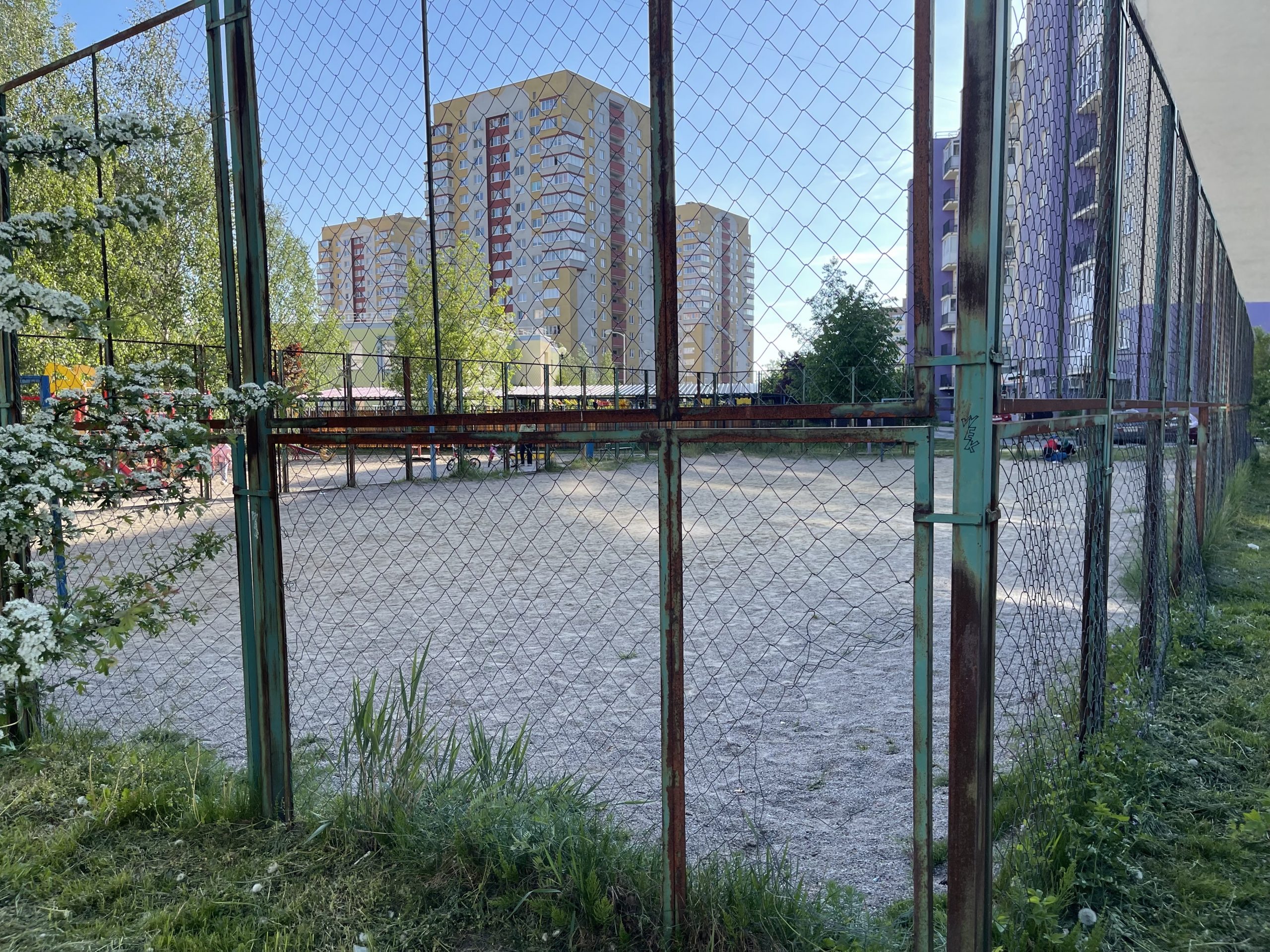Спортивная площадка на ул. Виллима Фермора 6