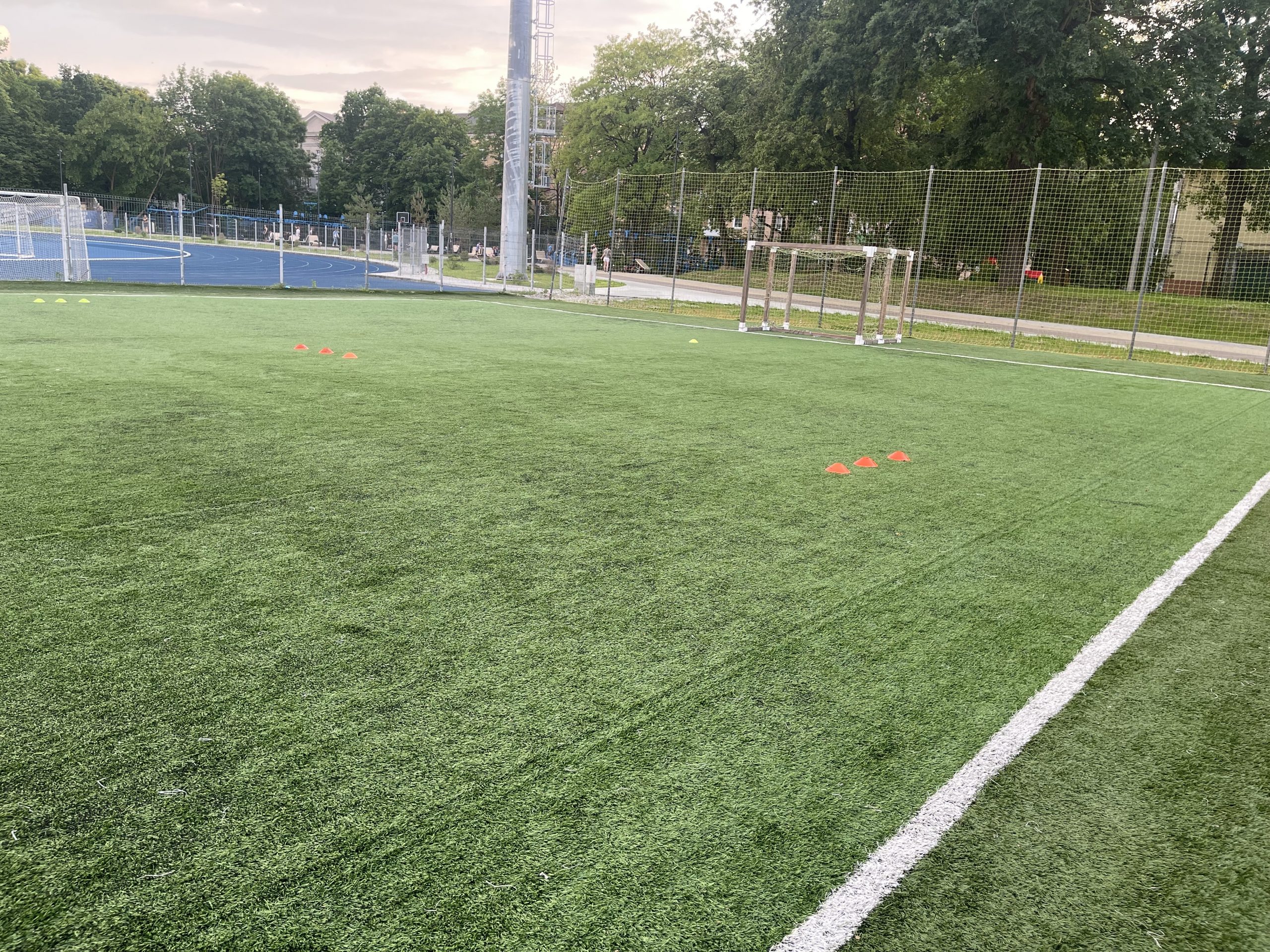 Тренировочное поле для мини-футбола на территории стадиона «Балтика»